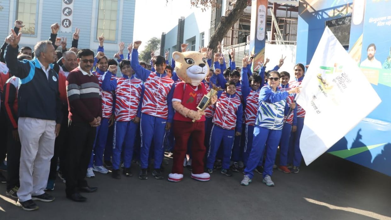 Khelo India in MP Sports Minister Yashodhara Raje Scindia flagged off the cantors on Youth Day