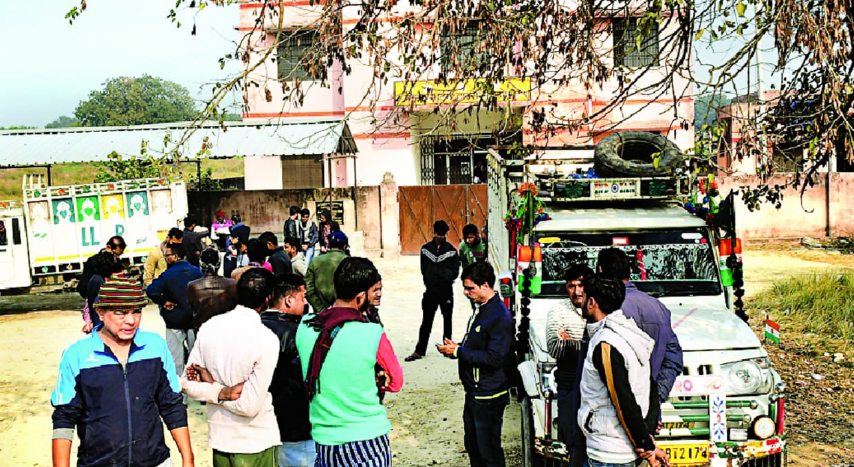 SUV trampled bike riding students, one died, students had gone out to eat at Dhaba at night