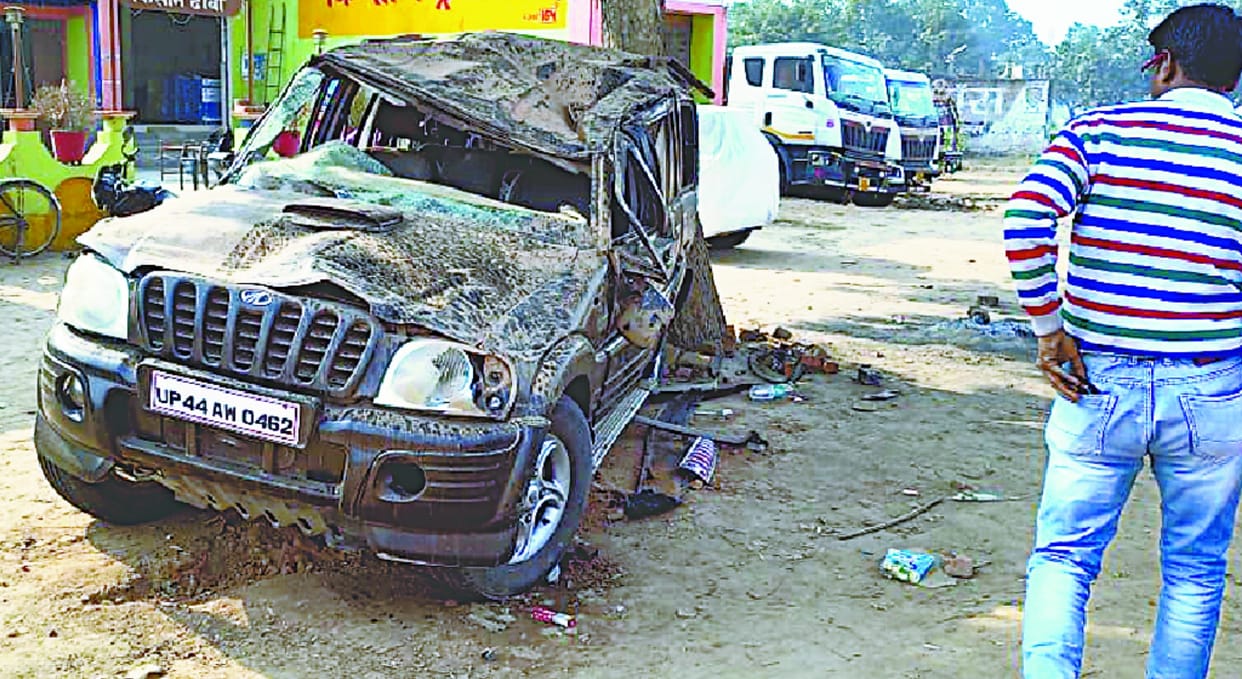 Sultanpur News: SUV collided with a tree on the highway, youth died