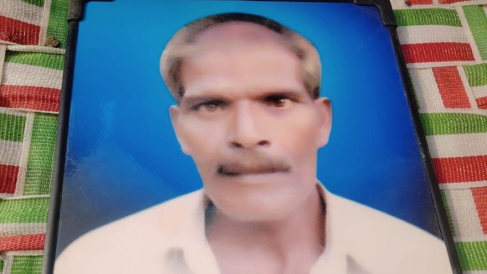 Police challan issue the dead person for breach of peace in shahjahanpur