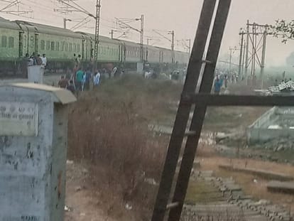 Rajdhani Express engine damaged after collided with highwa  truck in mirzapur