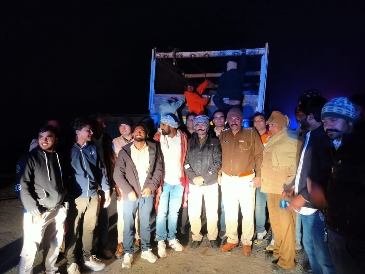 Cow protection teams caught a truck full of cattle going to Mewat