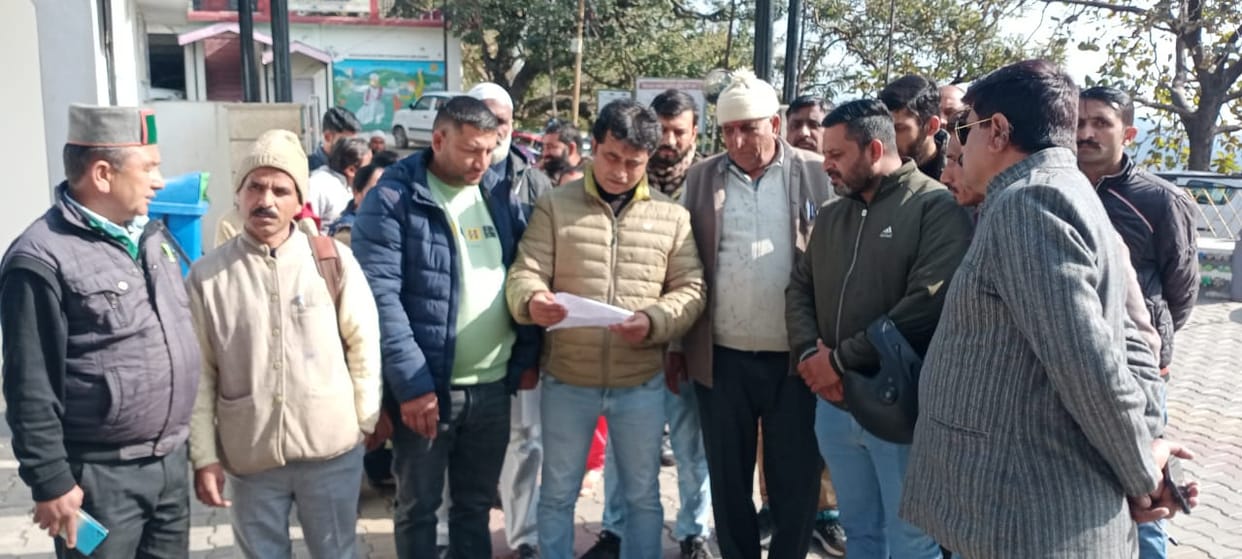 sirmaur news pradhan and uppradhan oppose the deceision of  online attendence in manraga