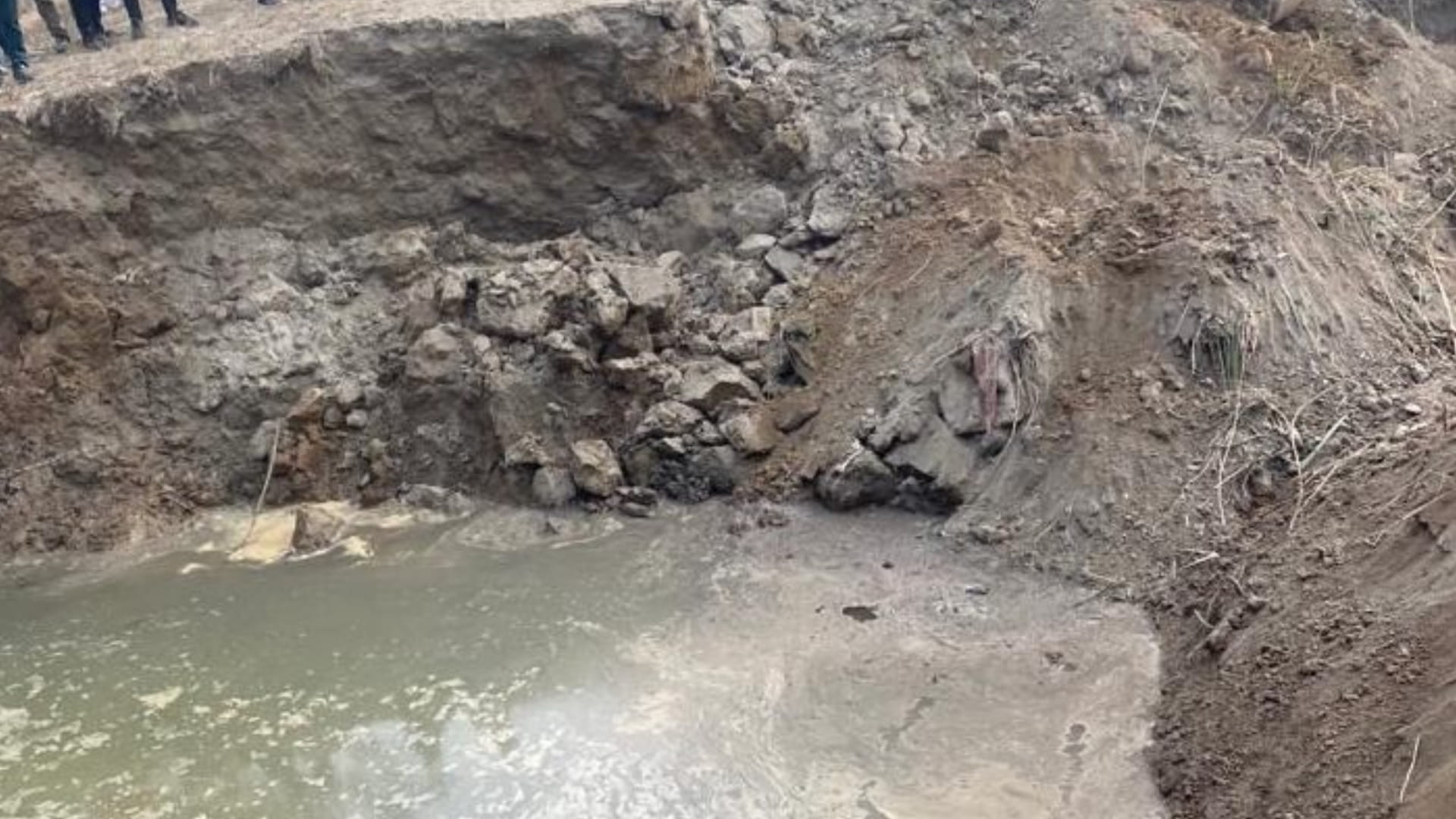 Bhalauth sub-branch canal broken in Rohtak, death of farmer saving crop