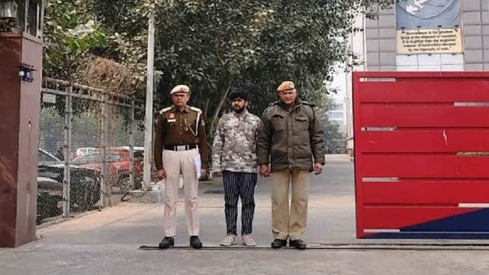 Bomb in spicejet flights Rumors of bomb in SpiceJet flight spread for friends girlfriends