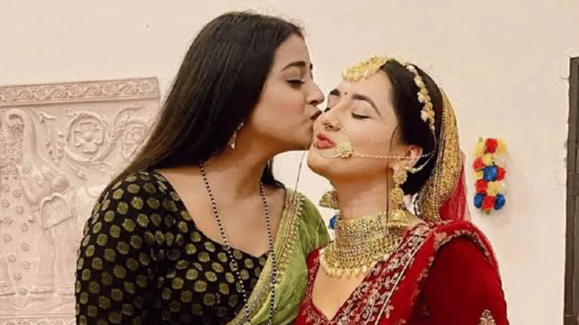 Bhojpuri actresses are best friends akshara amrapali Rani Chatterjee Anjana Priyanka Yamini anara Gupta punam