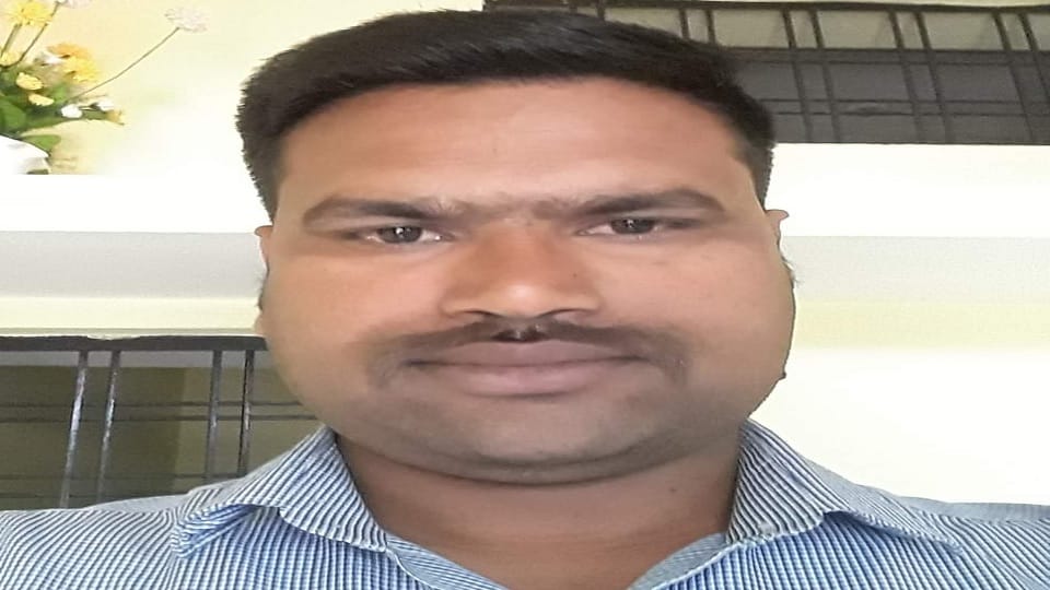 Patwari dead body found on Damoh-Jabalpur road, fear of being crushed by an unknown vehicle