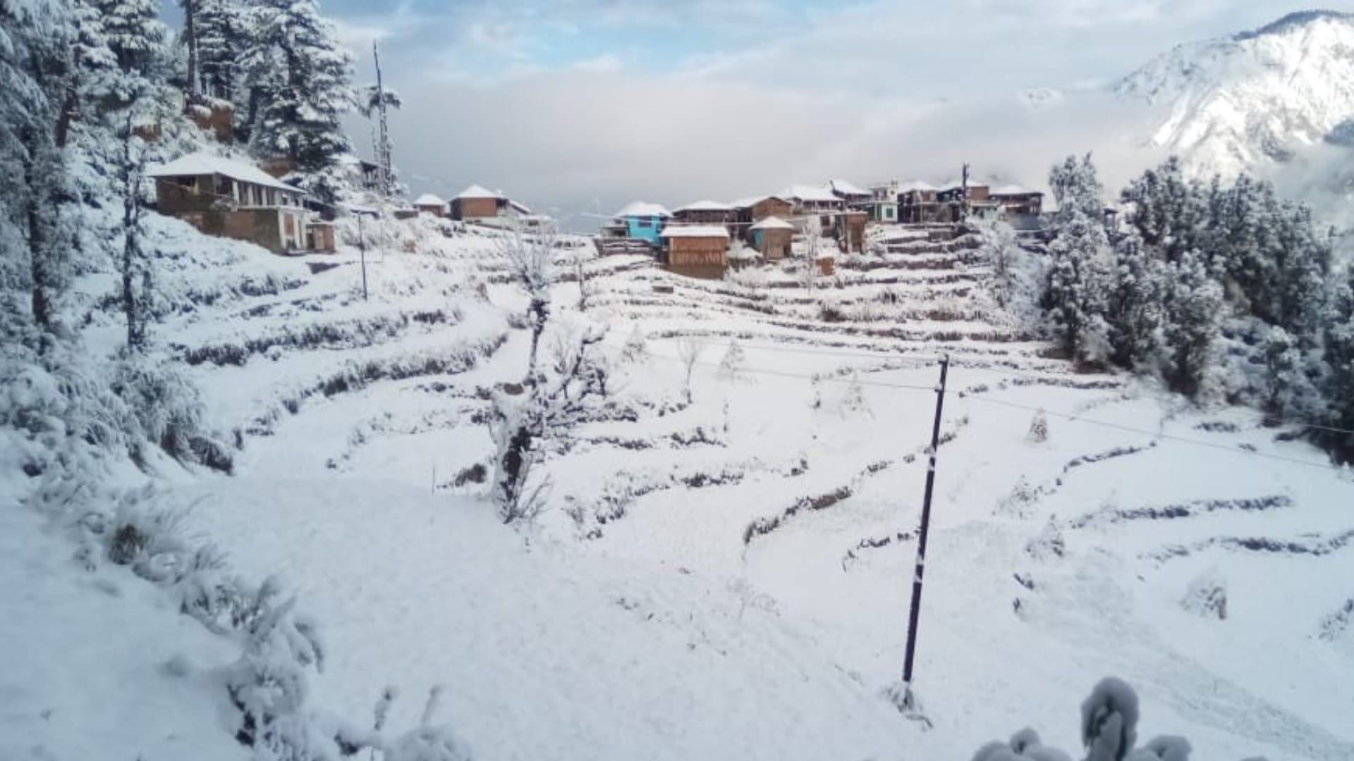 Himachal snowfall:  200 roads blocked due to snowfall 487 electricity transformer faulted blackout in villages