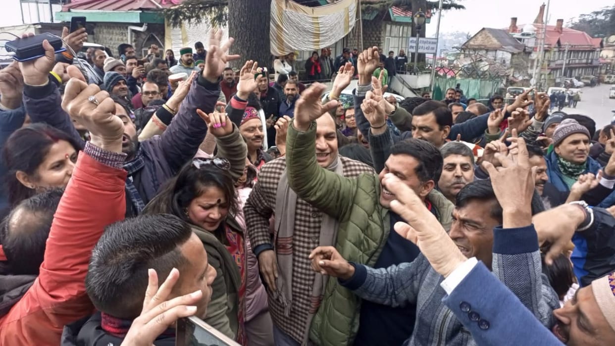 old pension scheme himachal news: government employees perform Nati outside  secretariat