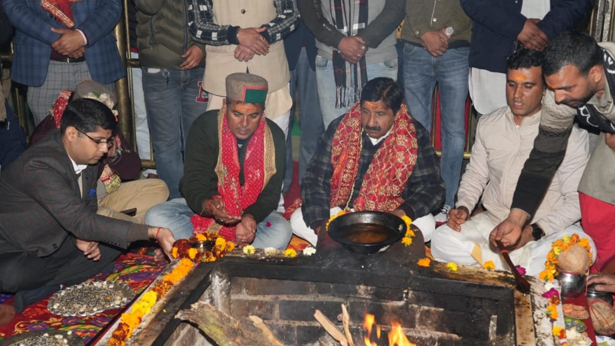 devotees now online book Havan in Chintpurni Temple Una himachal pradesh