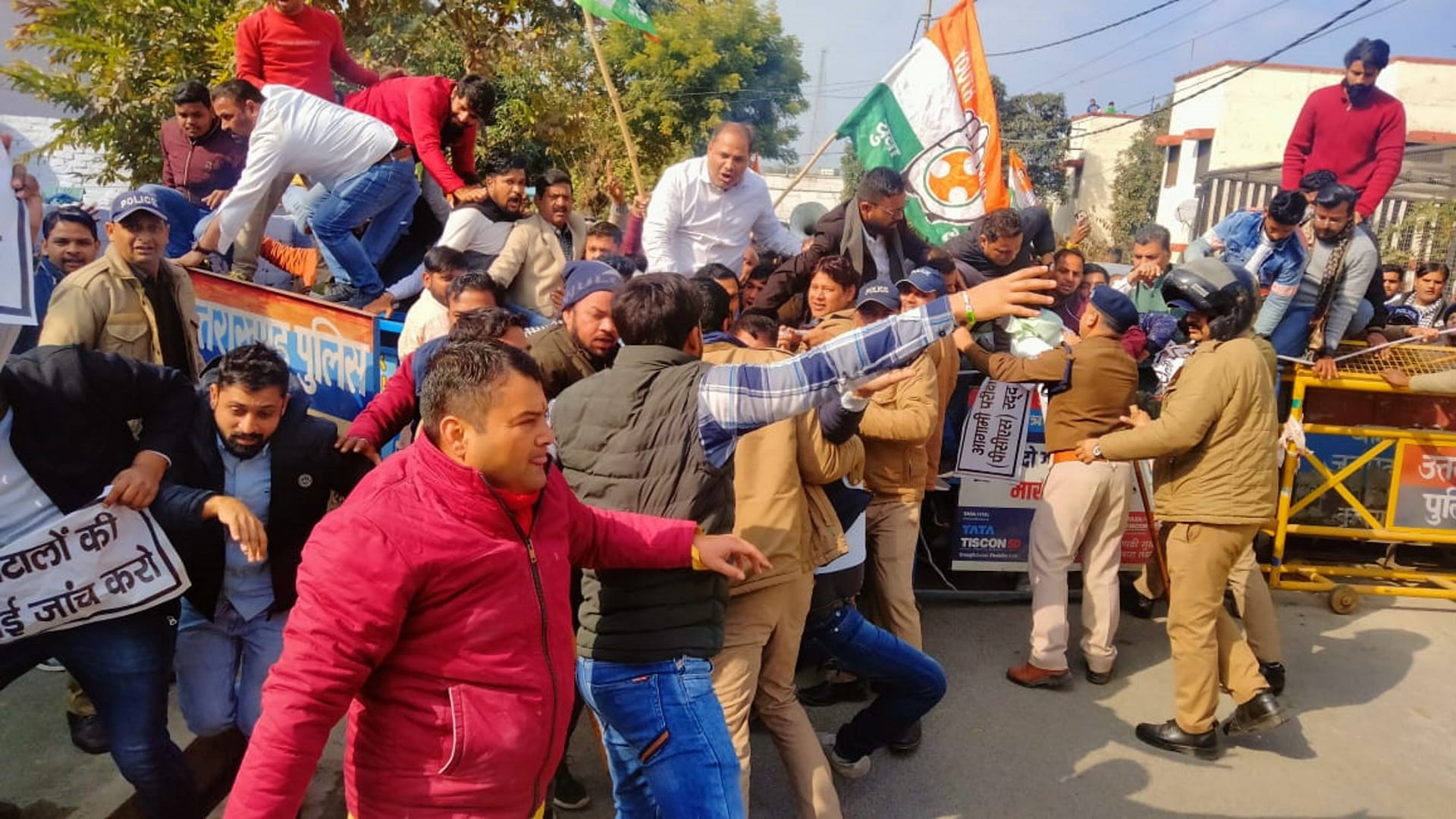 Patwari Lekhpal Paper Leak Protest at various places in Uttarakhand Congress UKPSC read more Updates in hindi