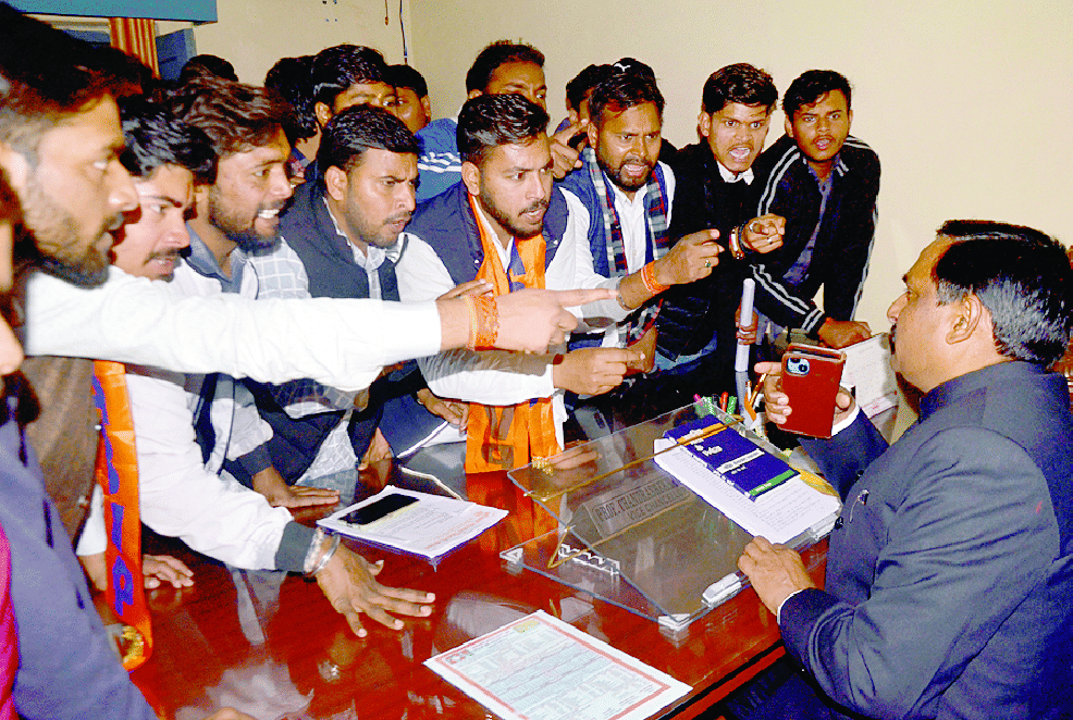 ABVP made VC hostage for five hours for illegal fee collection
