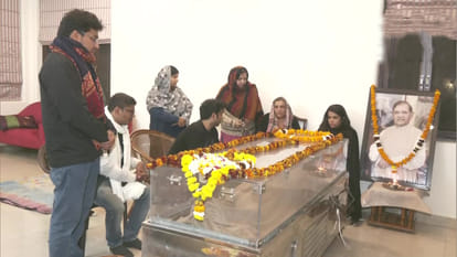 शरद यादव का शोकाकुल परिवार।