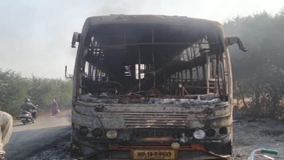 Private bus gutted in fire in Sidhi early morning, no casualties