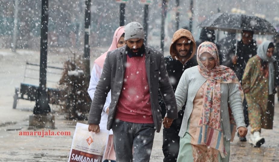 season first snowfall in srinagar photos and jammu kashmir weather news update story