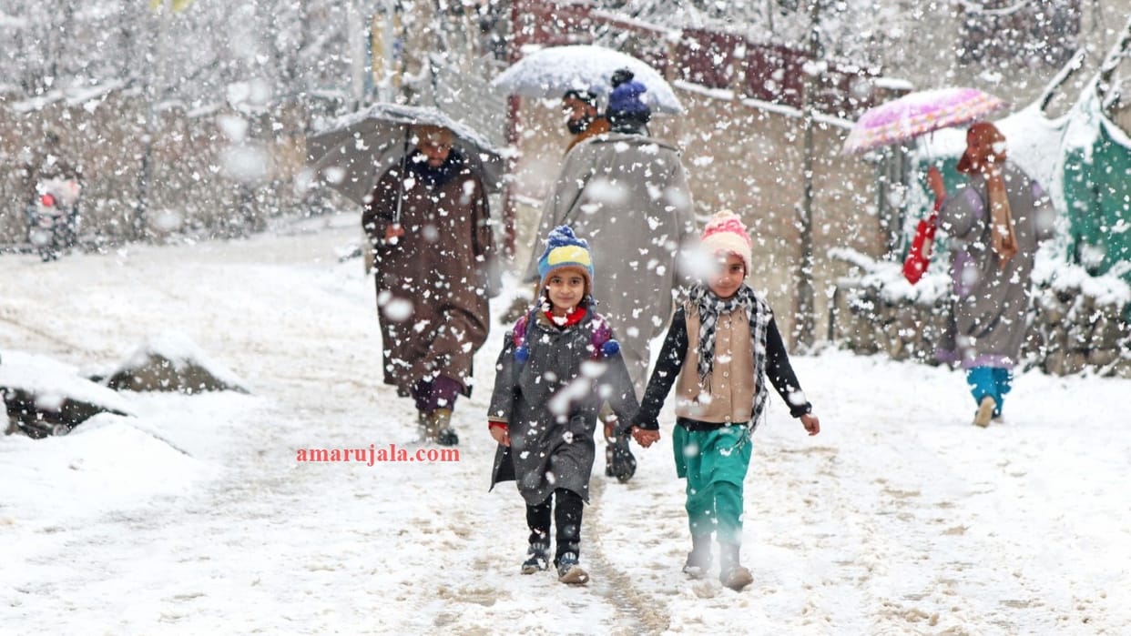 season first snowfall in srinagar photos and jammu kashmir weather news update story