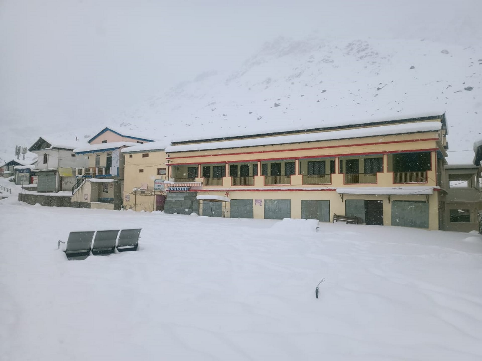 Uttarakhand Weather News Snowfall in Char Dham Badrinath Kedarnath Gangotri yamunotri read more updates