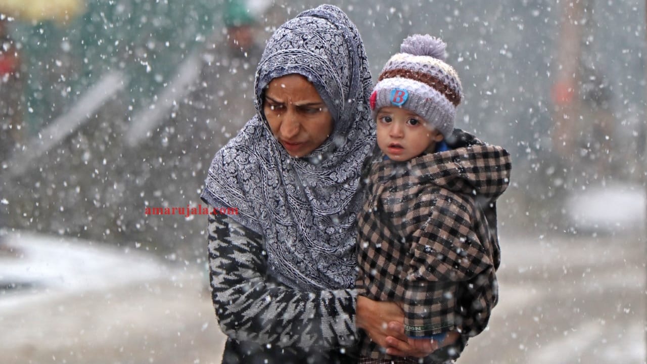 season first snowfall in srinagar photos and jammu kashmir weather news update story