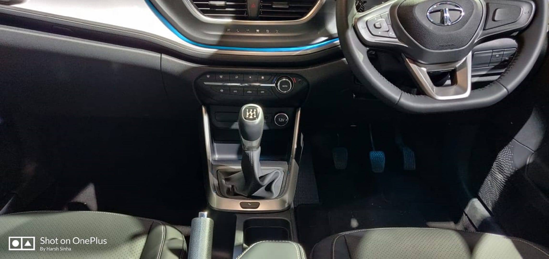Auto Expo 2023 Tata Motors showcased Tata Altroz iCNG Variant with Dual Cylinder Technology News in Hindi