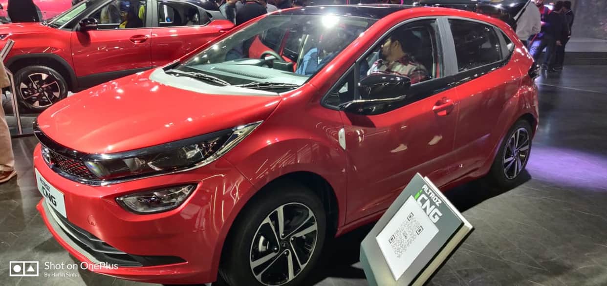 Auto Expo 2023 Tata Motors showcased Tata Altroz iCNG Variant with Dual Cylinder Technology News in Hindi