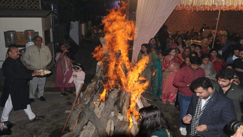 Lohri 2023 Lohri celebrated with pomp in delhi see the festival in pictures