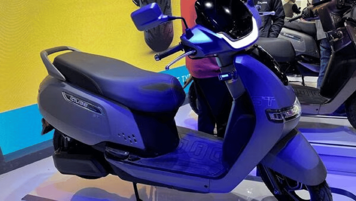 Auto Expo 2023 TVS iQube ST Variant Debuts Know Range Top Speed Features Specs News in Hindi