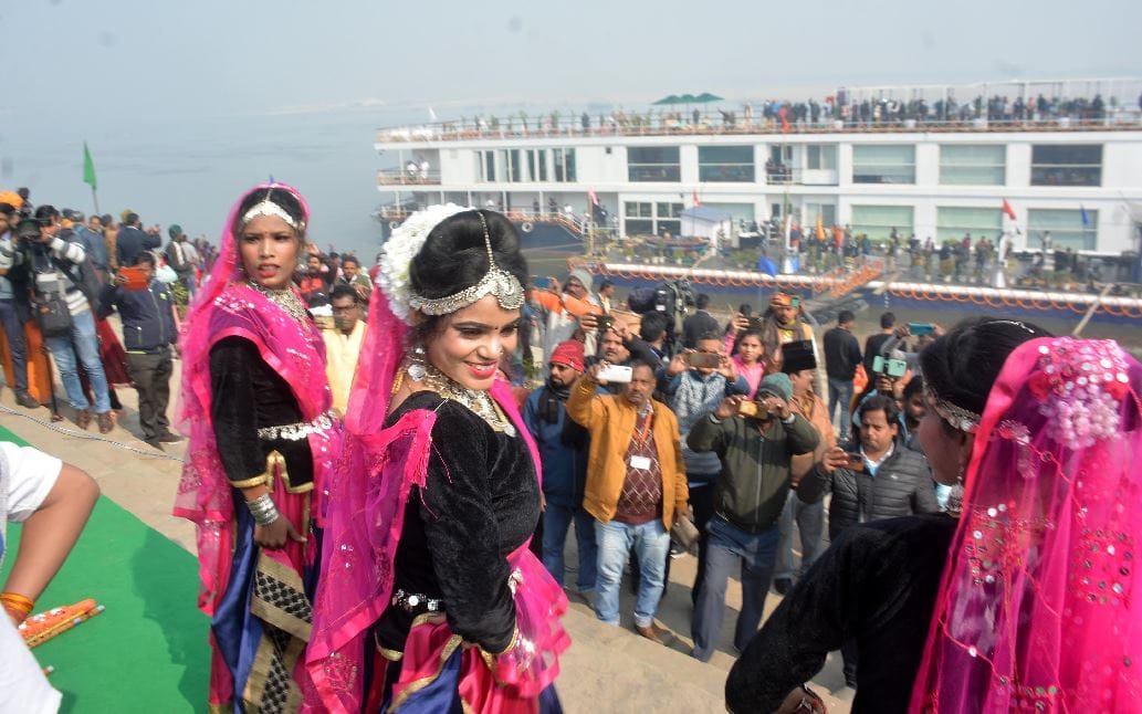 World Longest River Cruise Ganga Vilas begins journey from Varanasi Pm modi flag off