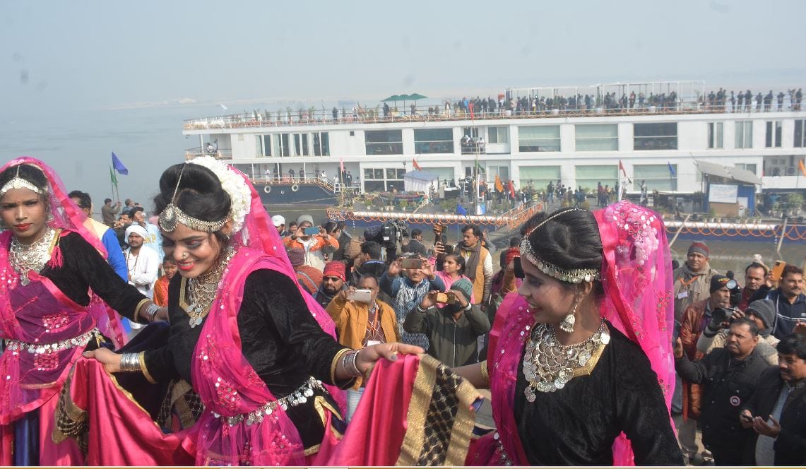 World Longest River Cruise Ganga Vilas begins journey from Varanasi Pm modi flag off