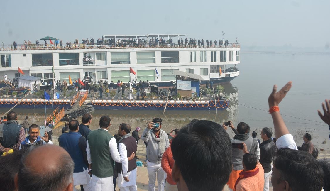 World Longest River Cruise Ganga Vilas begins journey from Varanasi Pm modi flag off