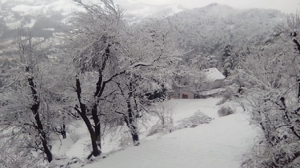 Rain and snowfall in Jammu Kashmir, crowd of people tourist places
