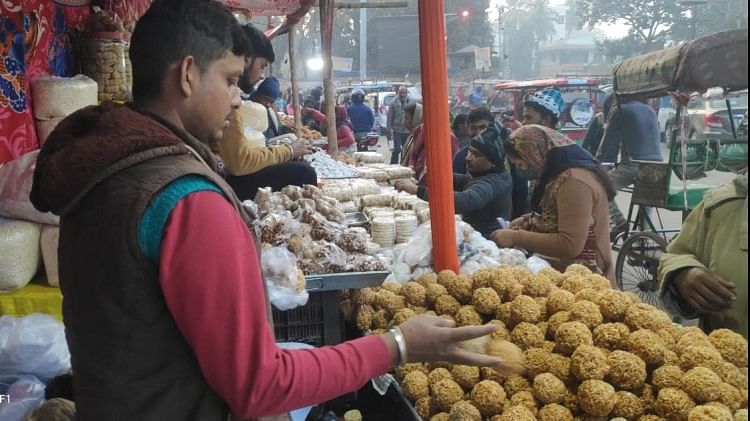 चूने में सिर के अलावा चावल की भूसी का चूना भी बाजार में खूब बिक रहा था।