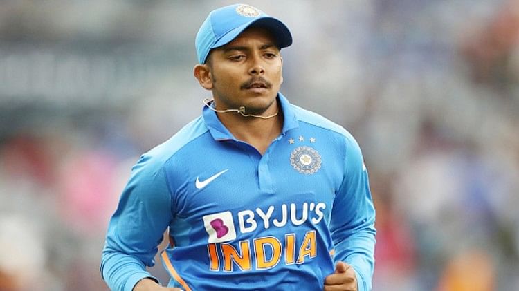 IPL 2023: Shubman Gill Childhood Coach attacks Prithvi Shaw; says Thinks He Is a Star And Nobody Can Touch him