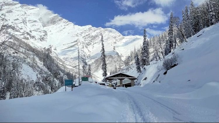 Trending News: Himachal Snowfall: White sheet of snow covered the upper ...