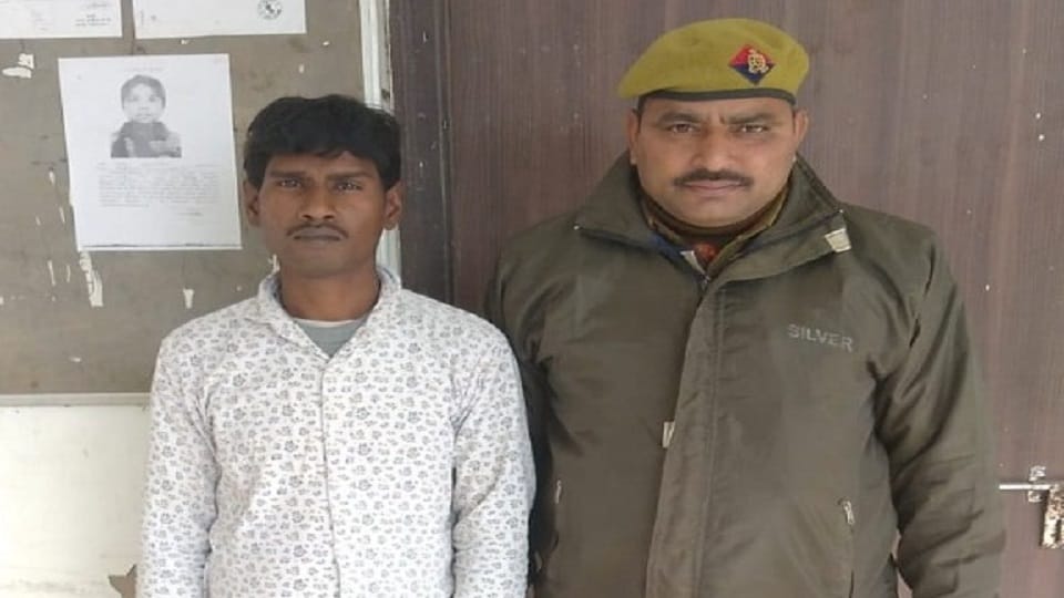 a man carrying a cylinder wrapped in national flag after viral video accused arrested In Ghaziabad