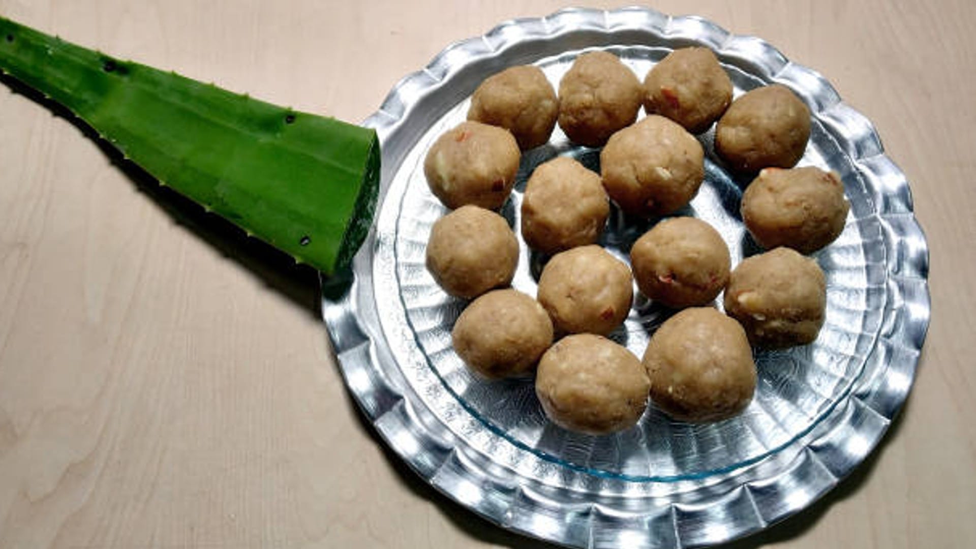 Kitchen Hacks Aloe Vera Laddu Recipe Amazing Health Benefits Of Using AloeVera In Pain News In Hindi