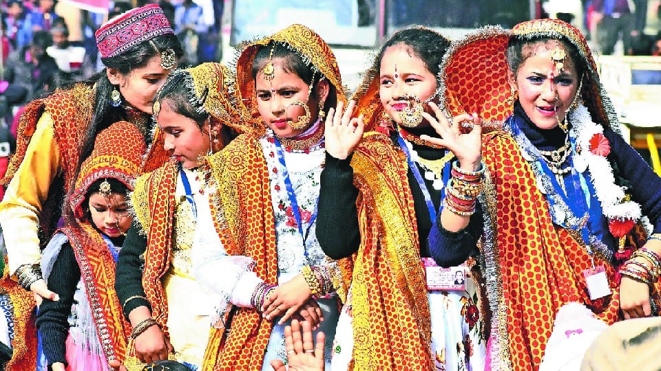 Cultural colors of Uttarakhand shown in Uttarayani Mela at Bareilly Club ground