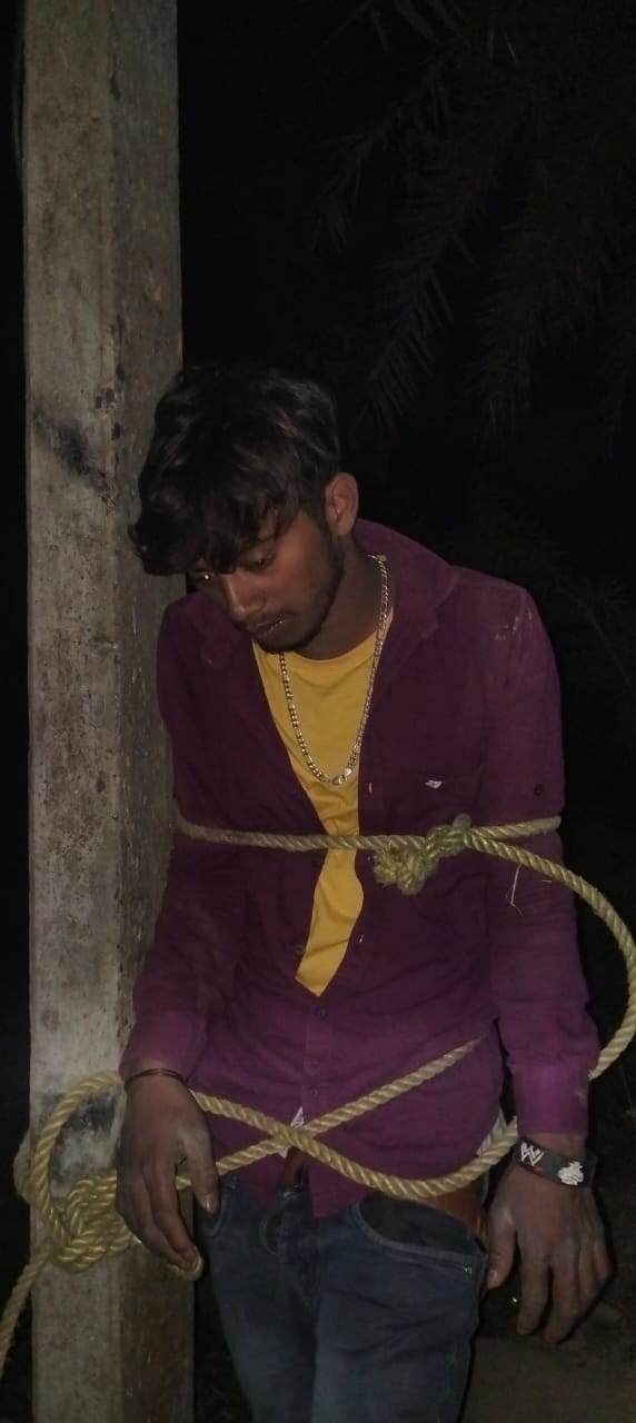 Bihar: Flirtatiousness proved costly in Muzaffarpur, tying the lover to the pole and thrashing him fiercely