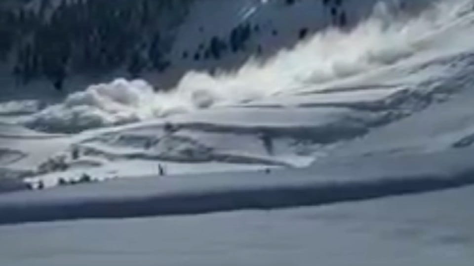 Avalanche In Bandipora No loss of life or property due to avalanche