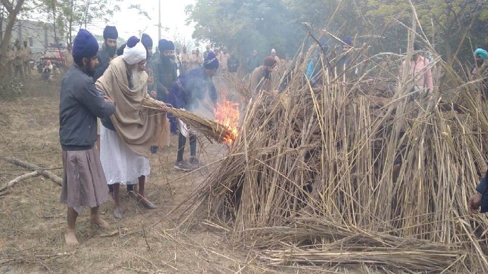 both the dead bodies cremated amid tight security in Govindpur village at Bareilly