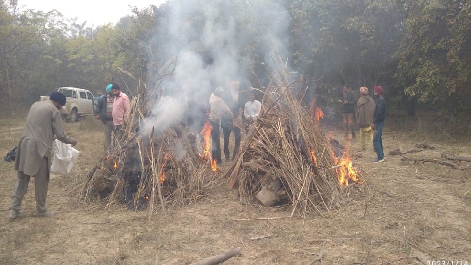 both the dead bodies cremated amid tight security in Govindpur village at Bareilly