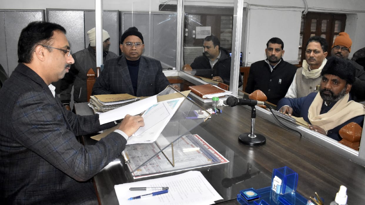 Gorakhpur-Faizabad section graduate election two papers rejected now 25 candidates in fray