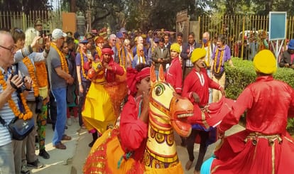 Ganga Vilas cruise tourists Grand Welcome in Ghazipur with Dhediya and Dhobia folk dance