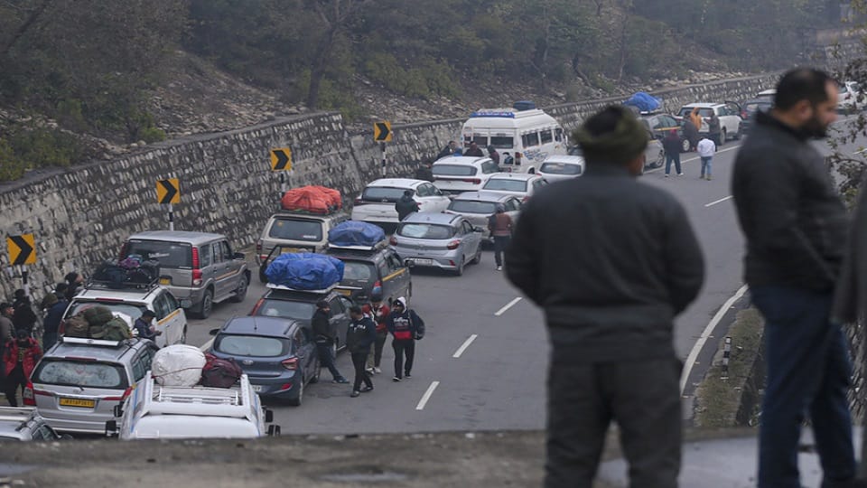 Srinagar Highway will remain closed from 10 pm tonight till 6 am on Saturday, repair work done NH