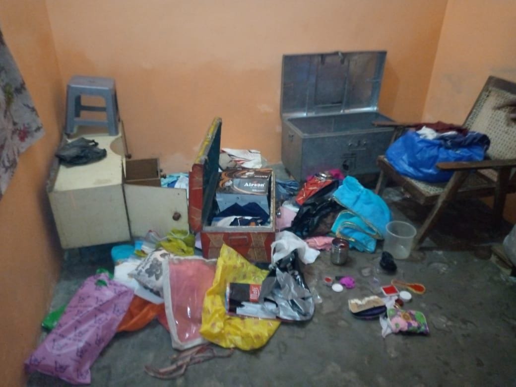Thieves entered the house by breaking the lock of the door, took away the jewelery