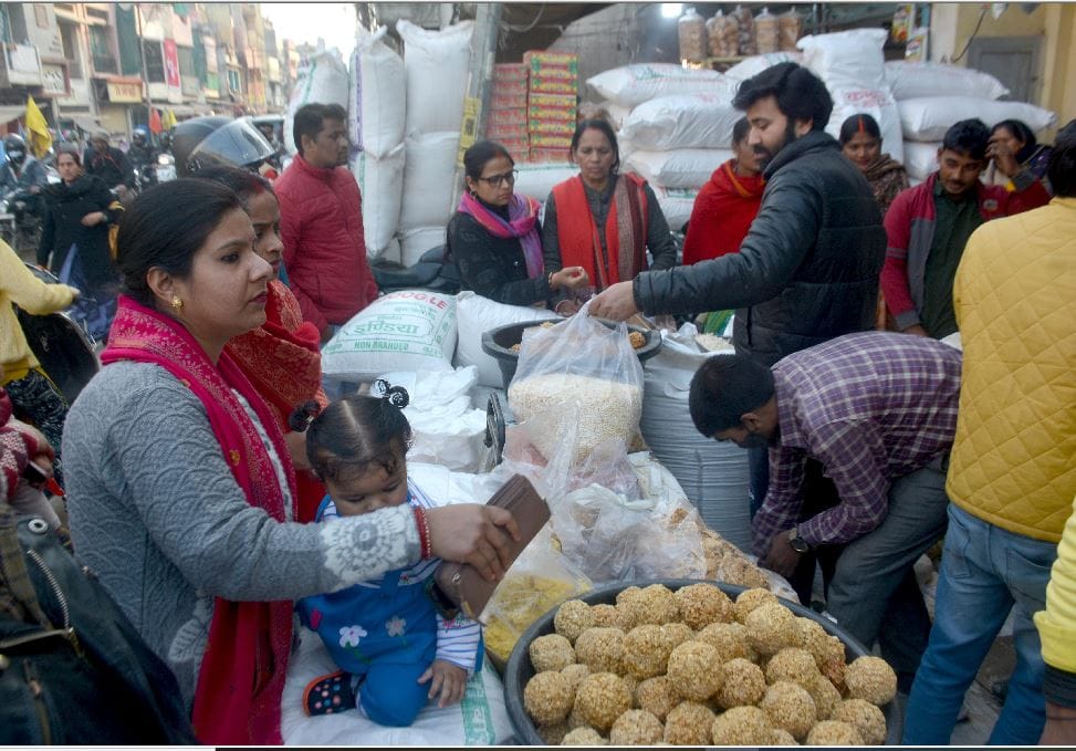 Makar sankranti 2023: Agra's Gajak, almond bar prepared from date jaggery, shops are crowded till late night