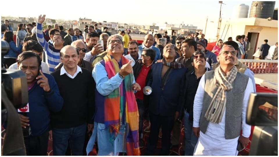 Kite flew from house to house on Makar Sankranti in Jaipur fireworks seen in sky Rajasthan News