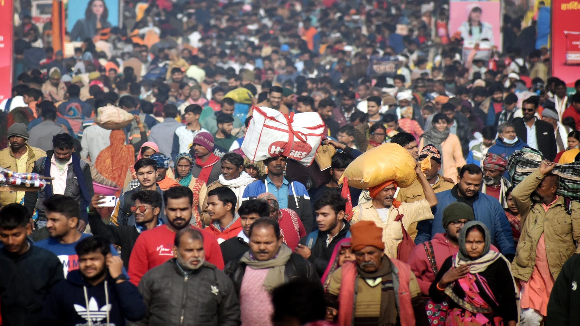 Makar Sankranti: A rally of faith gathered on the Sangam coast, devotees took a holy dip