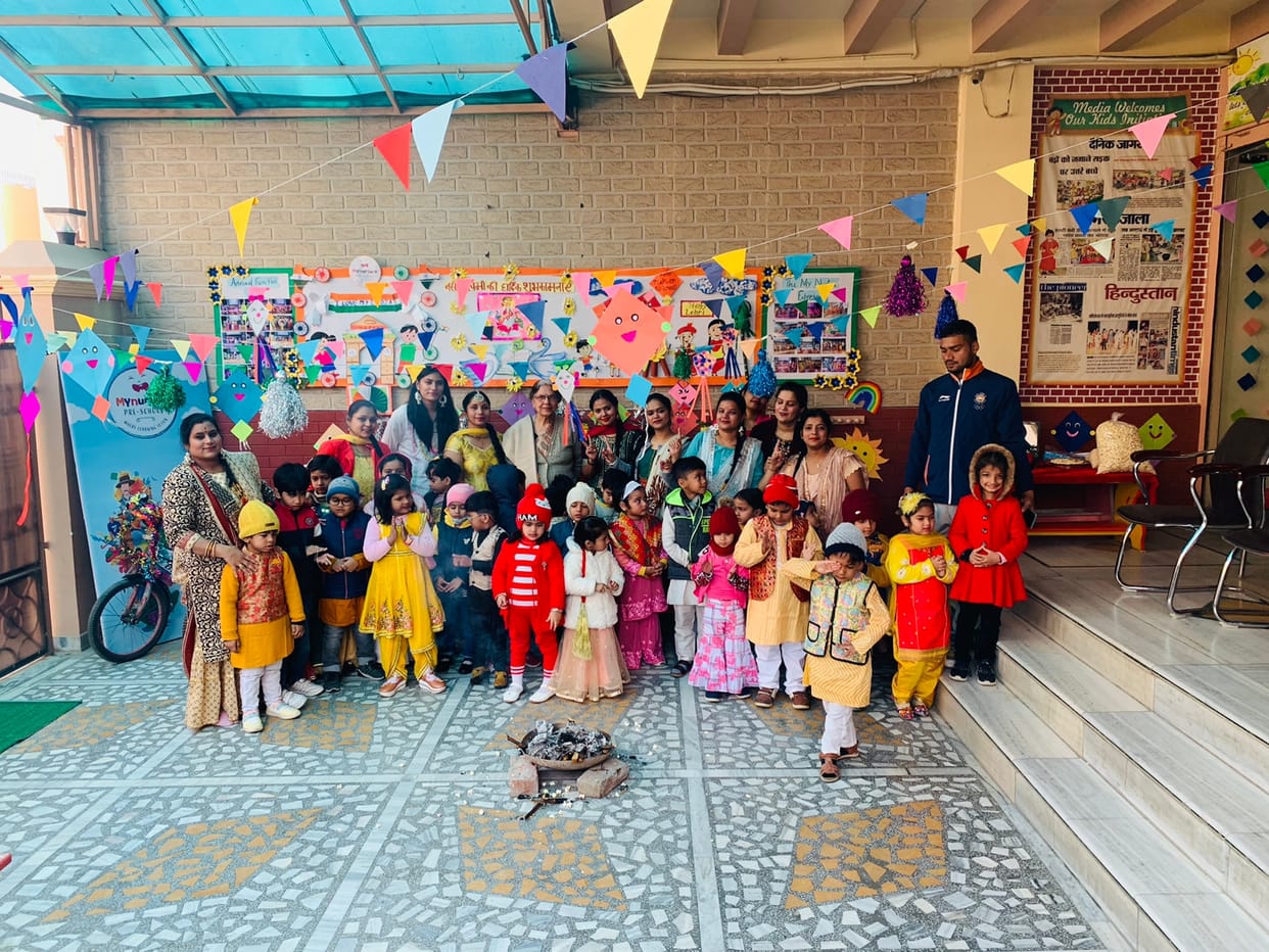 Lohri festival 2023: Children celebrated Lohri in Punjabi dress, then danced to the beat of drums