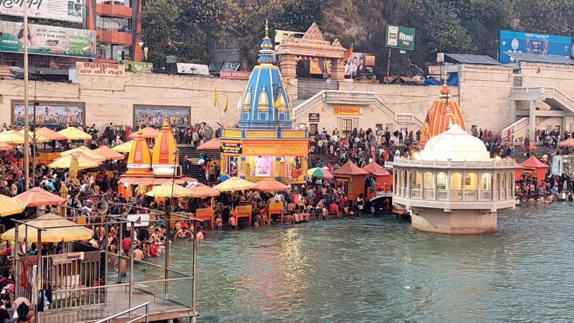 Makar sankranti 2023 ganga snan in Haridwar huge crowd of devotees uttarakhand news in hindi Watch photos