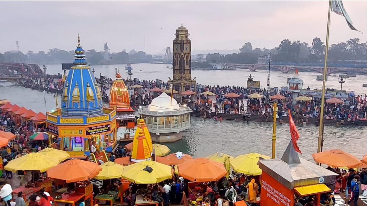 Makar sankranti 2023 ganga snan in Haridwar huge crowd of devotees uttarakhand news in hindi Watch photos